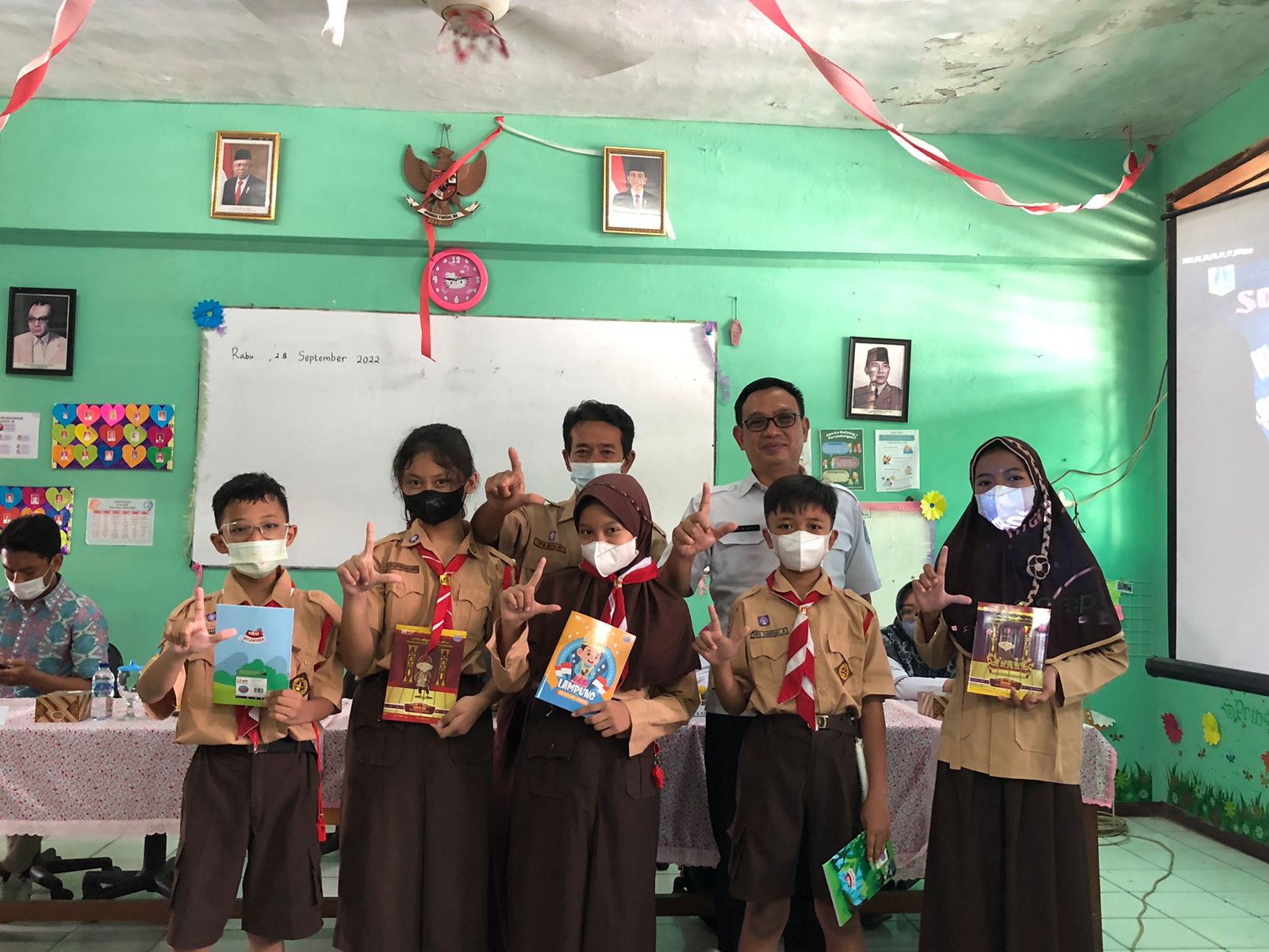 KETUPAT BETAWI : Ketemu Pemustaka Bareng Team Wisata Literasi Di SDN Paseban 05 Pagi